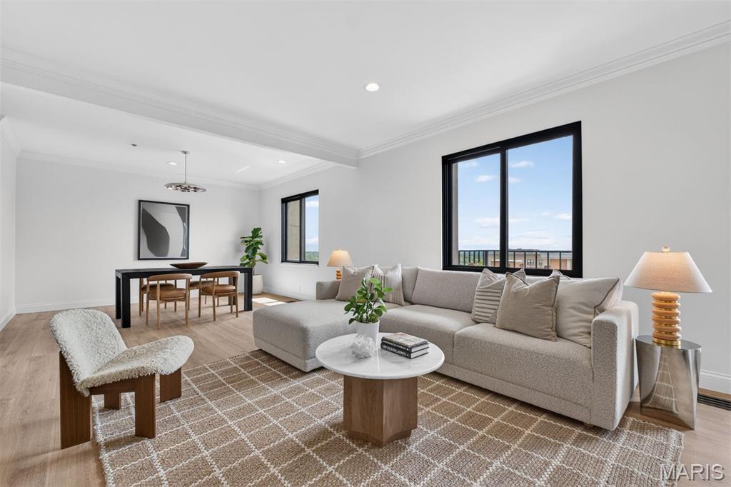 Eight-One-Six South Hanley Condominuim - Residential