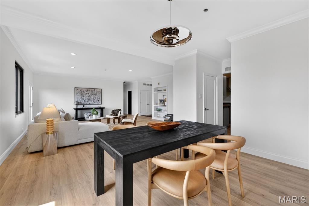 Eight-One-Six South Hanley Condominuim - Residential