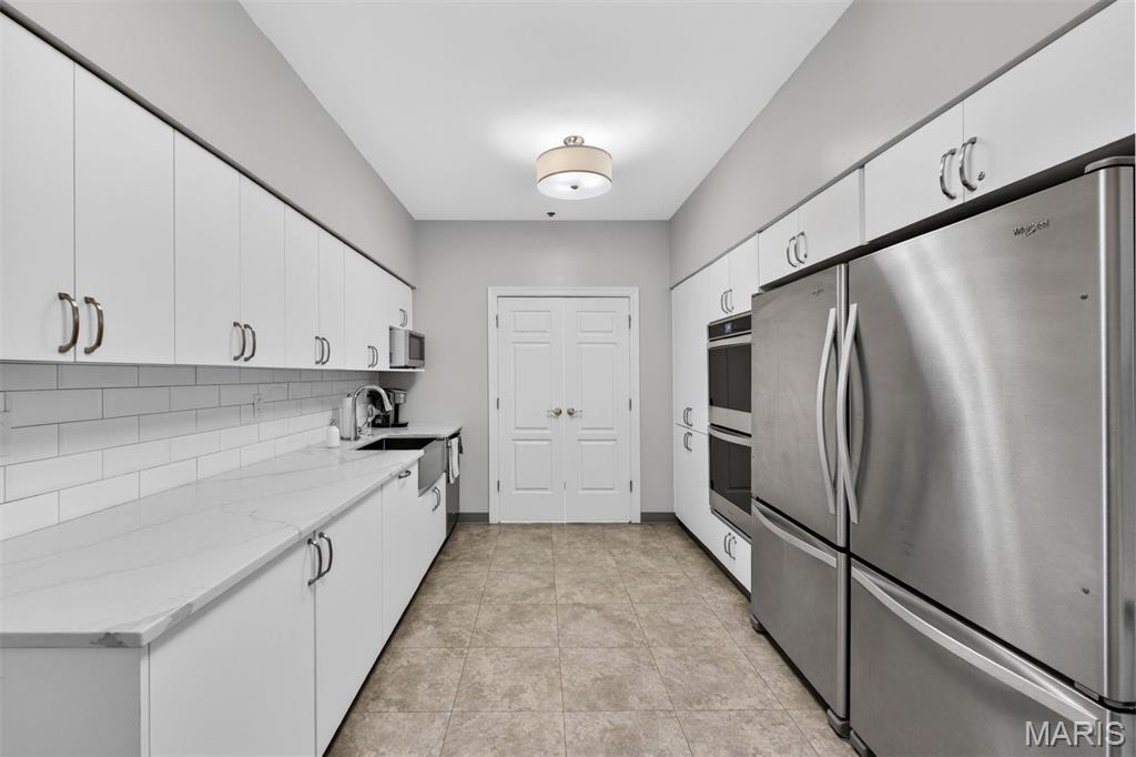 Eight-One-Six South Hanley Condominuim - Residential