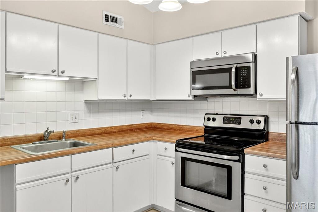 Wildwood, Missouri 63040, United States, 2 Bedrooms Bedrooms, ,2 BathroomsBathrooms,Residential,Active,239288