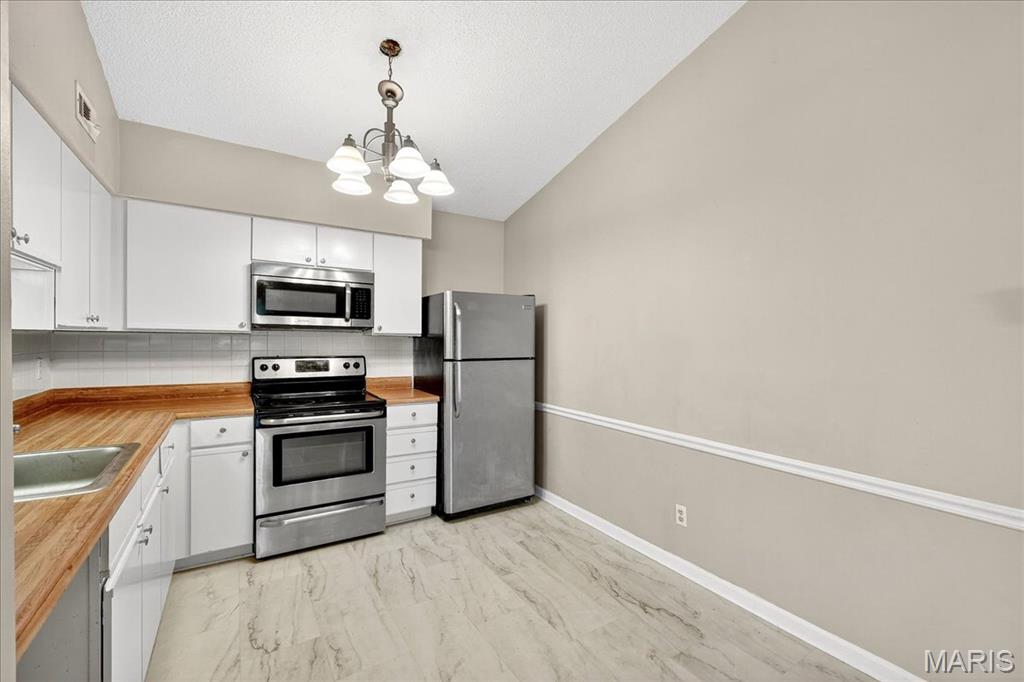 Wildwood, Missouri 63040, United States, 2 Bedrooms Bedrooms, ,2 BathroomsBathrooms,Residential,Active,239288