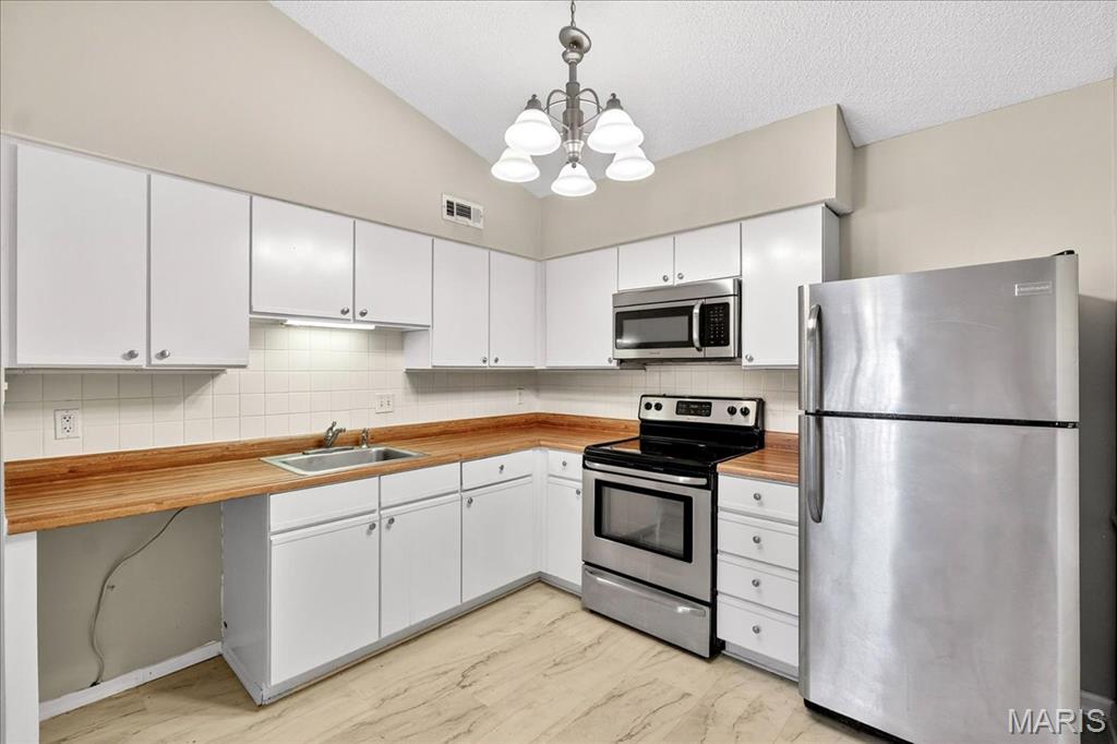 Wildwood, Missouri 63040, United States, 2 Bedrooms Bedrooms, ,2 BathroomsBathrooms,Residential,Active,239288