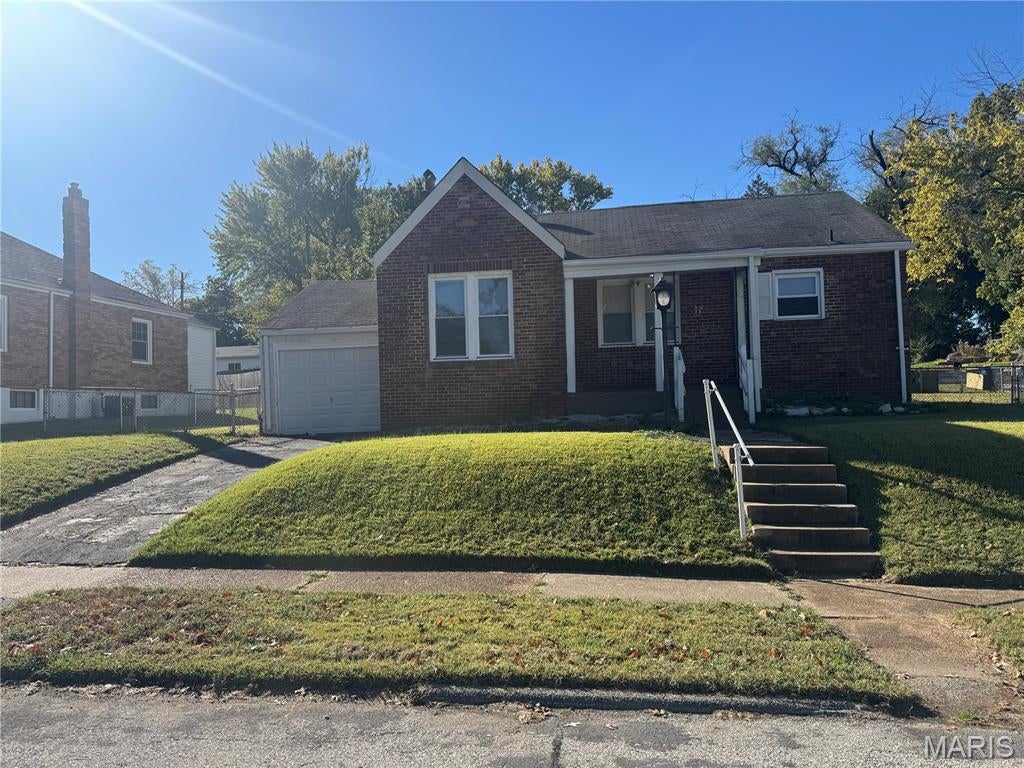 Photo of 9038 Pallardy Lane, St Louis, MO 63114 (MLS # 26067107)