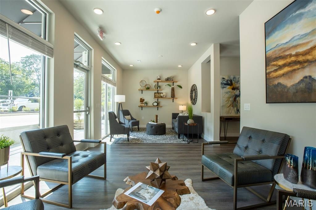 Photo of 226 E Lockwood Avenue #305, St Louis, MO 63119 (MLS # 26019902)