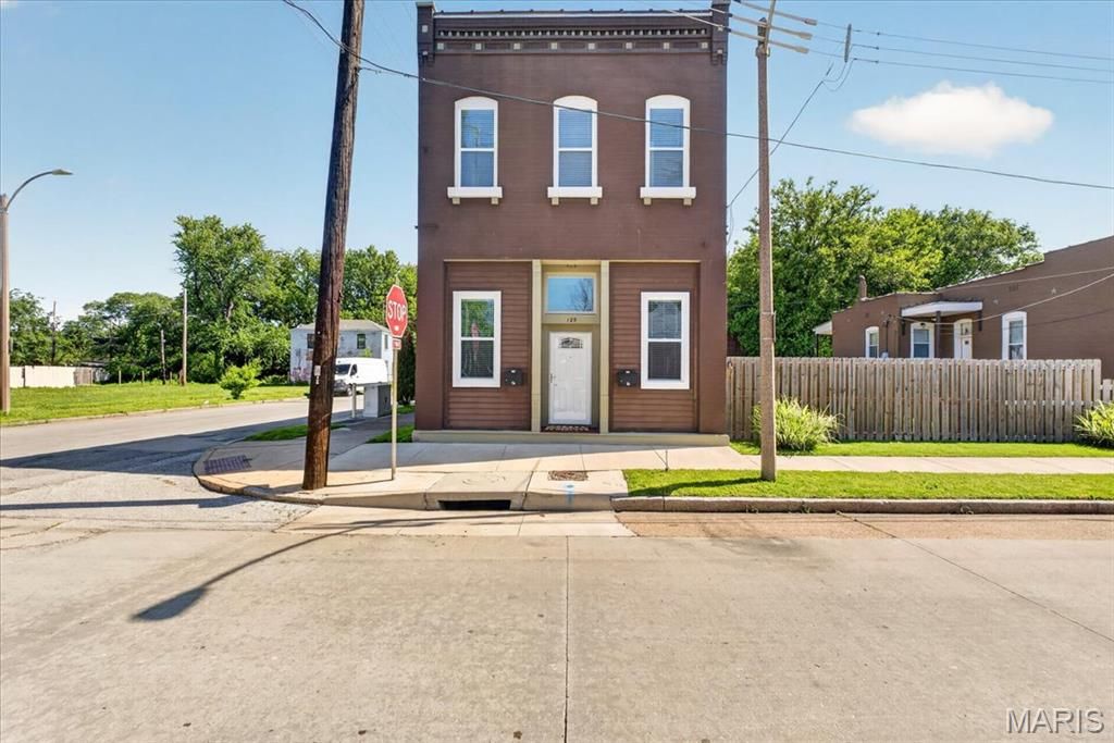 Photo of 125 W Steins Street, St Louis, MO 63111 (MLS # 26027945)