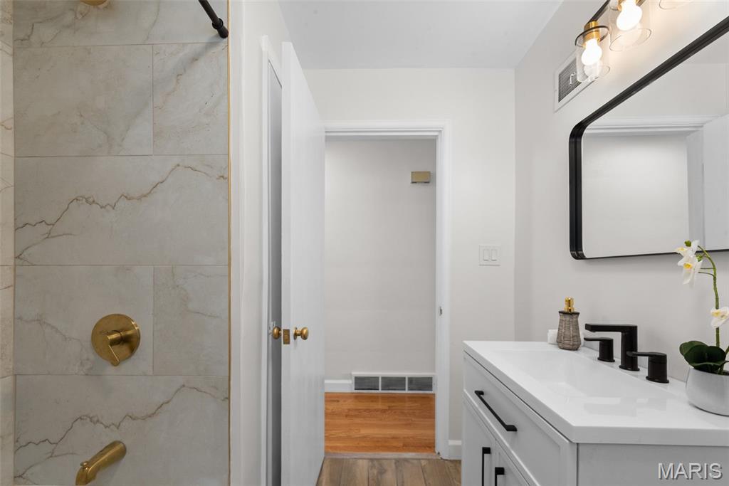 Brownlees City Bl 4751-E - Residential