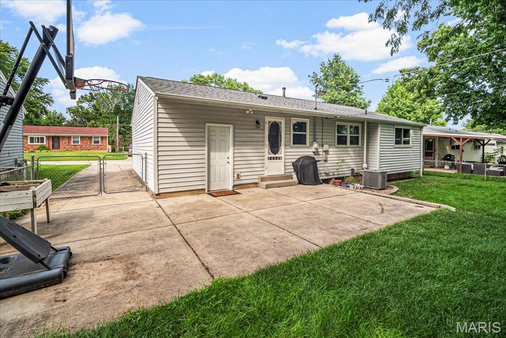 St Charles, Missouri 63301, United States, 3 Bedrooms Bedrooms, ,2 BathroomsBathrooms,Residential,Pending,180879