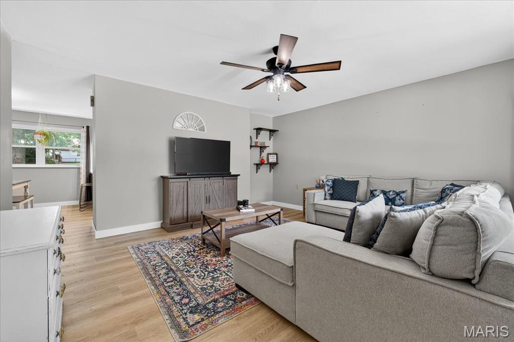 St Charles, Missouri 63301, United States, 3 Bedrooms Bedrooms, ,2 BathroomsBathrooms,Residential,Pending,180879