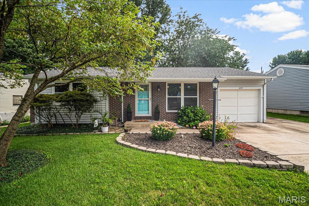 St Charles, Missouri 63301, United States, 3 Bedrooms Bedrooms, ,2 BathroomsBathrooms,Residential,Pending,180879