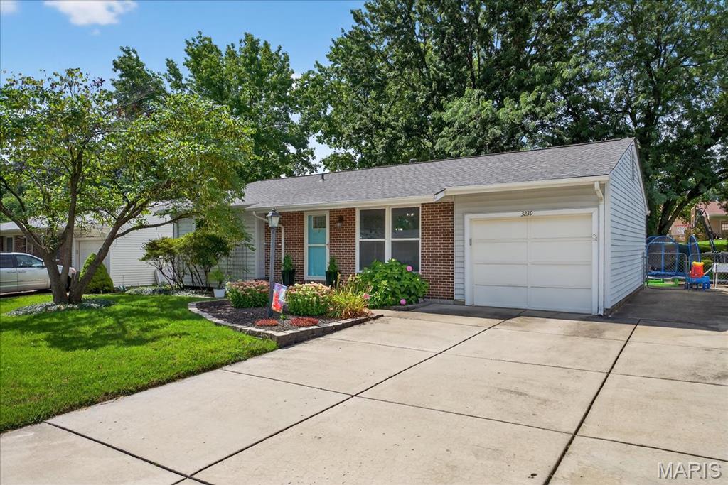 St Charles, Missouri 63301, United States, 3 Bedrooms Bedrooms, ,2 BathroomsBathrooms,Residential,Pending,180879