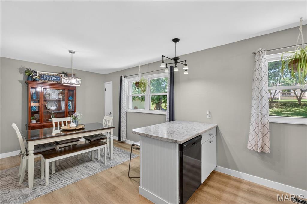 St Charles, Missouri 63301, United States, 3 Bedrooms Bedrooms, ,2 BathroomsBathrooms,Residential,Pending,180879