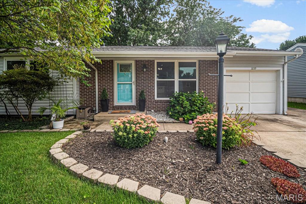 St Charles, Missouri 63301, United States, 3 Bedrooms Bedrooms, ,2 BathroomsBathrooms,Residential,Pending,180879