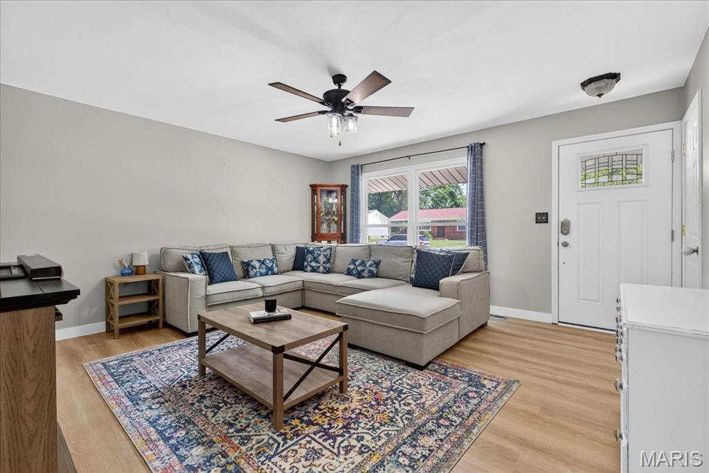 St Charles, Missouri 63301, United States, 3 Bedrooms Bedrooms, ,2 BathroomsBathrooms,Residential,Pending,180879