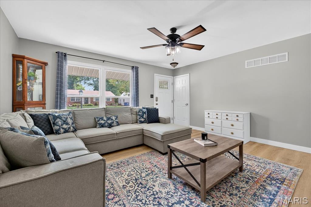 St Charles, Missouri 63301, United States, 3 Bedrooms Bedrooms, ,2 BathroomsBathrooms,Residential,Pending,180879