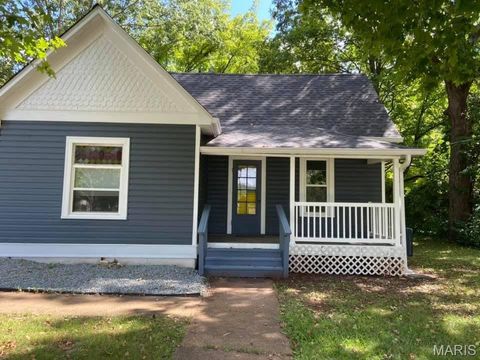 Photo of 814 Vernon Avenue, Farmington, MO 63640 (MLS # 25073518)