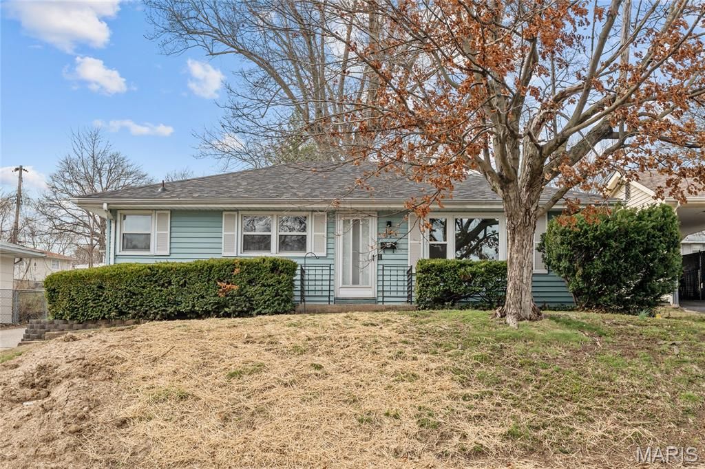 Photo of 51 Woodlawn Drive, St Charles, MO 63301 (MLS # 26013547)