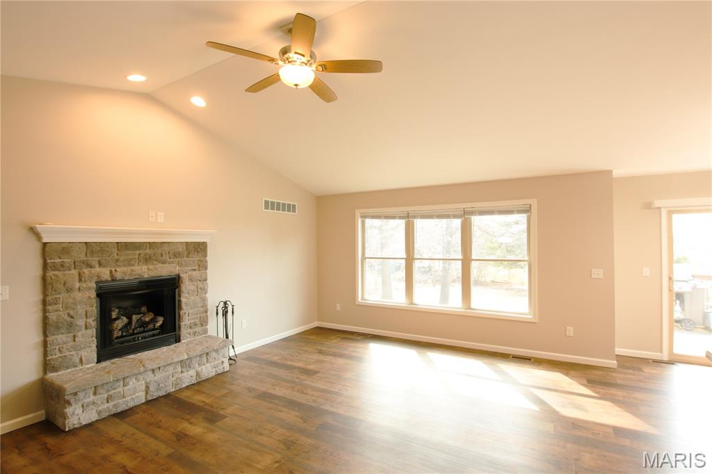 611 Hawthorn Lane