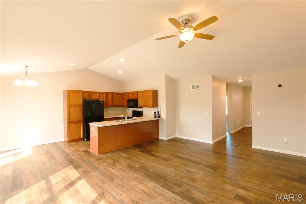 611 Hawthorn Lane