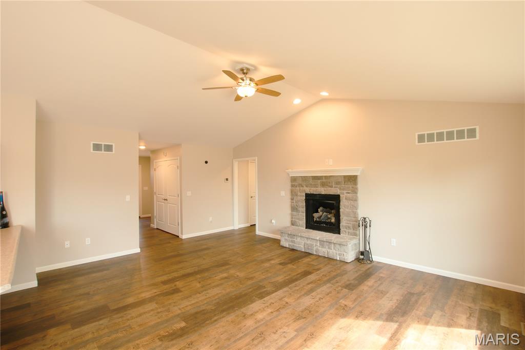 611 Hawthorn Lane