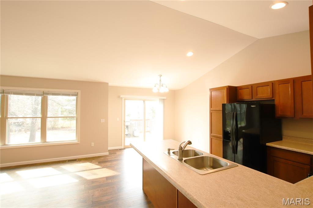 611 Hawthorn Lane