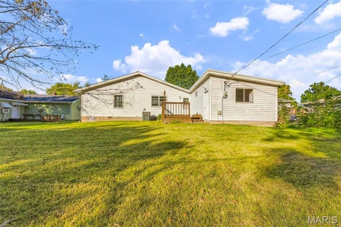 Tiny photo for 215 S 13th, Bowling Green, MO 63334 (MLS # 26067920)