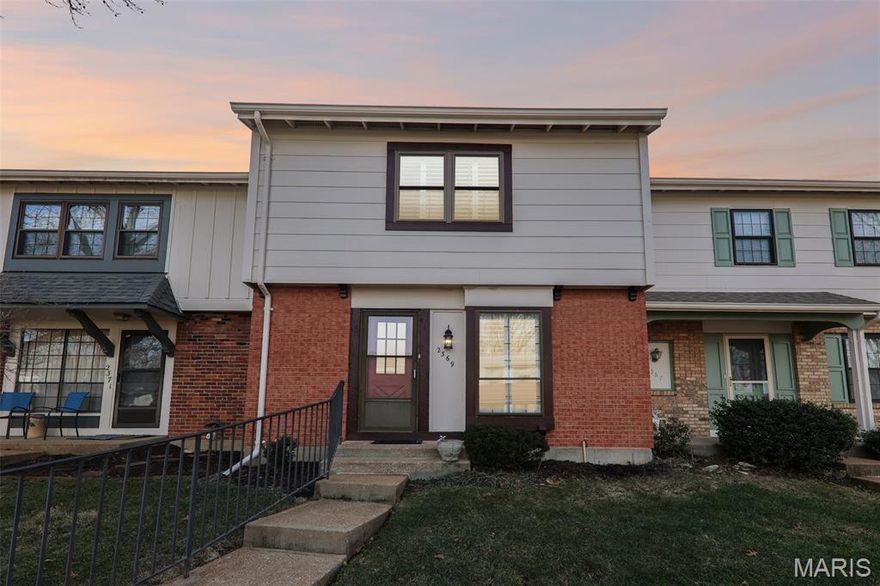 Don’t miss this SPACIOUS  2-story villa/condominium in Hidden Meadow Condominiums near popular Ballwin amenities. This 3 bed/2.5 bath home includes a rear-entry tuck under garage, private deck off the living room, and an unfinished lower level for future expansion. The main level features an eat-in kitchen adjacent to the living room with a gas fireplace. Upper level offers three bedrooms and two full baths including a private esuite!
Residents enjoy proximity to the community clubhouse and outdoor pool within the Hidden Meadow development (short walk from the unit). The HOA includes community amenities and grounds maintenance.
Located in Ballwin, this property is near parks, recreation, dining, and shopping. Schools serving the area include Barretts Elementary, Parkway South Middle School, and Parkway South High School. Easy access to major roads provides connections to nearby Chesterfield, Des Peres, and west St. Louis County.
Features & keywords: villa condominium • 3 beds • 2.5 baths • rear-entry garage • deck • gas fireplace • eat-in kitchen • unfinished lower level • community pool & clubhouse nearby • walkable neighborhood • Ballwin location • close to parks and services