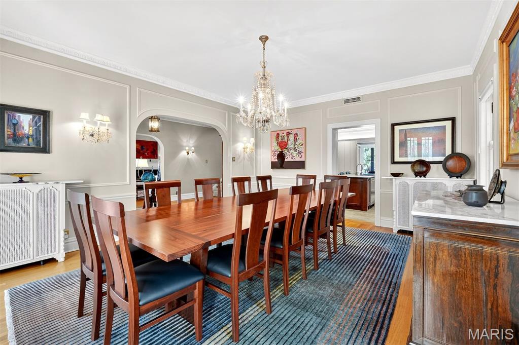 7 Crestwood Drive