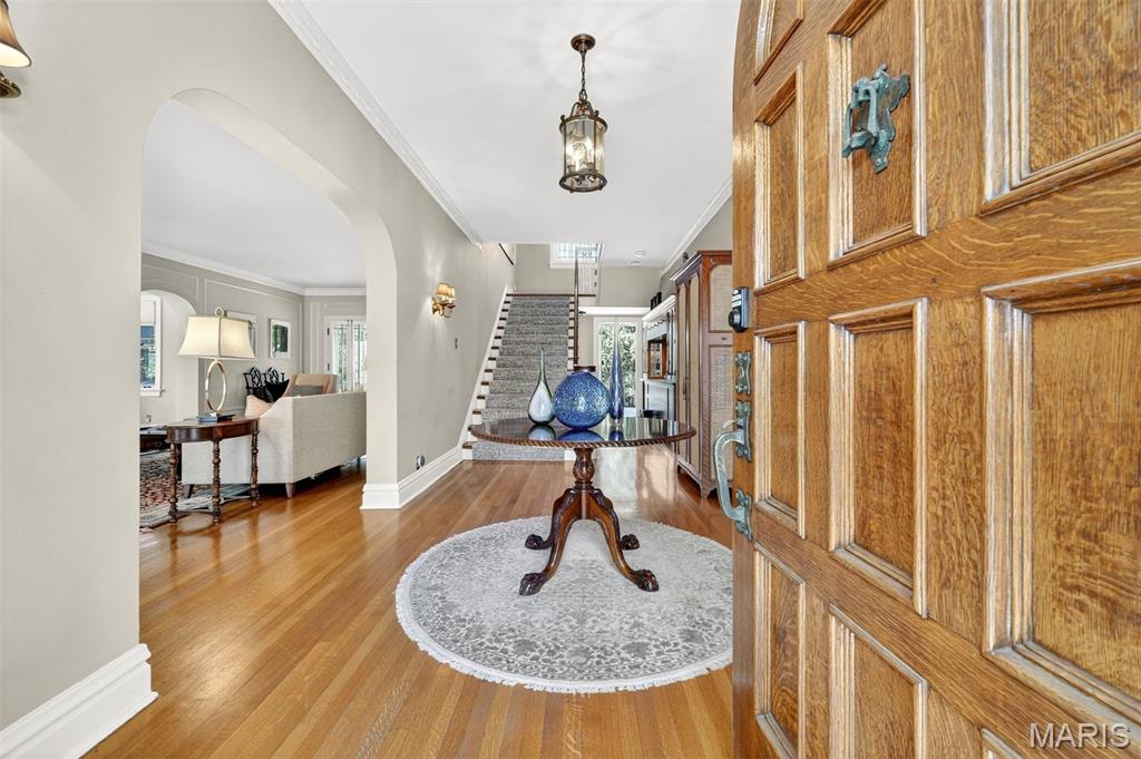 7 Crestwood Drive