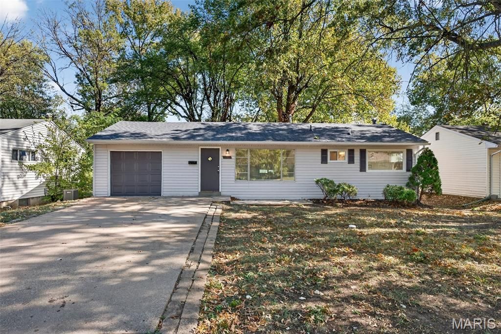 Photo of 10124 Tamworth Drive, St Louis, MO 63136 (MLS # 25073488)
