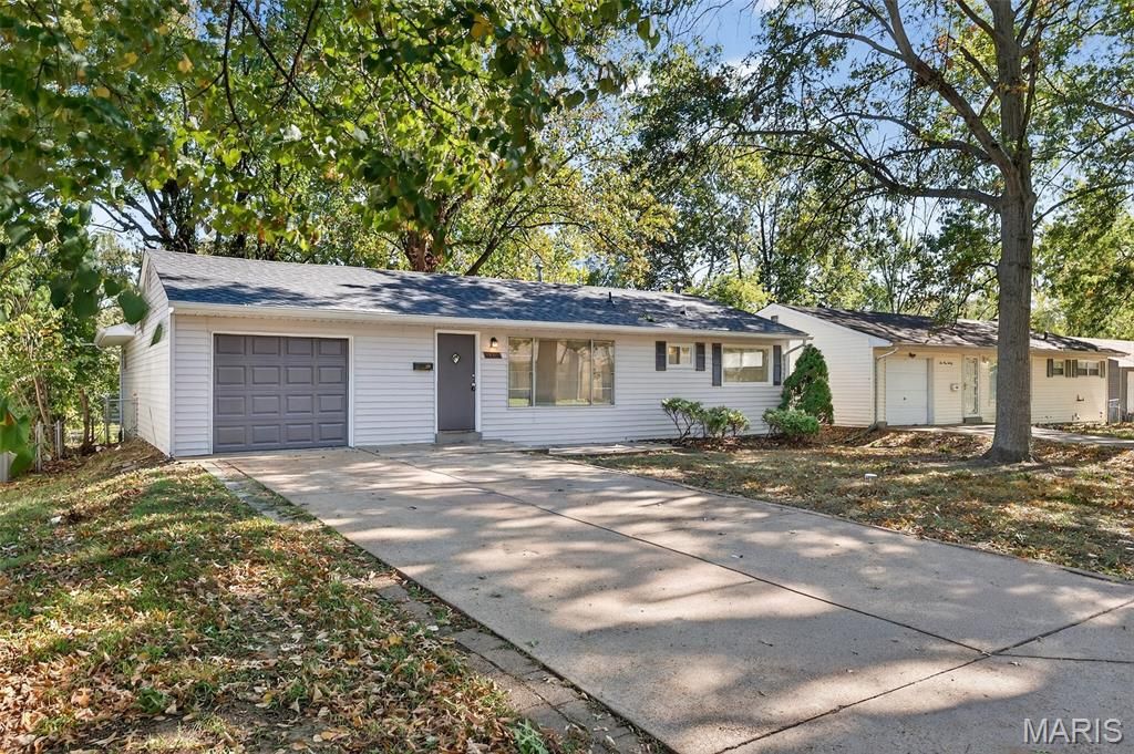 Photo of 10124 Tamworth Drive, St Louis, MO 63136 (MLS # 25073488)