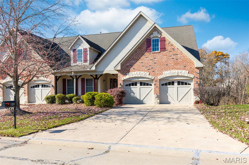 1221 Silver Fern Drive