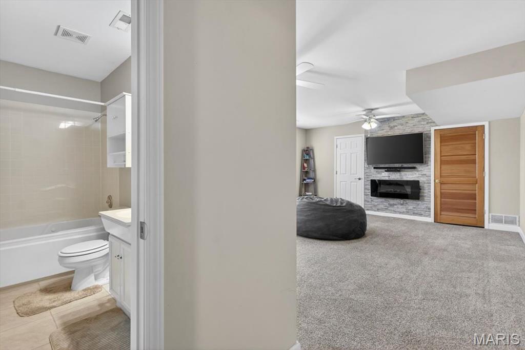 Crown Pointe Bldg 40 - Residential