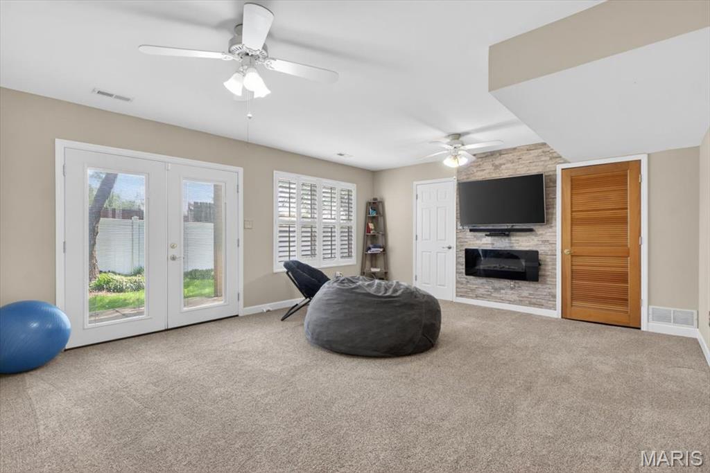 Crown Pointe Bldg 40 - Residential