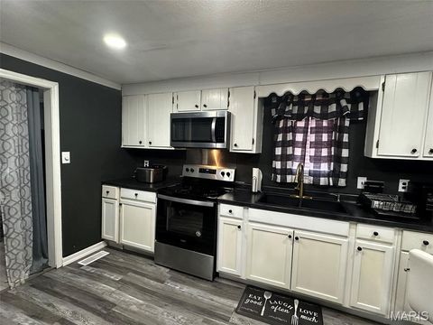 Tiny photo for 131 Bynum Street, Sikeston, MO 63801 (MLS # 26030257)