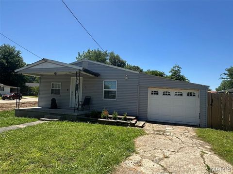 Photo of 131 Bynum Street, Sikeston, MO 63801 (MLS # 26030257)