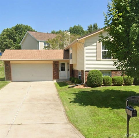 Photo of 2912 Hameln Drive, St Charles, MO 63301 (MLS # 26046818)