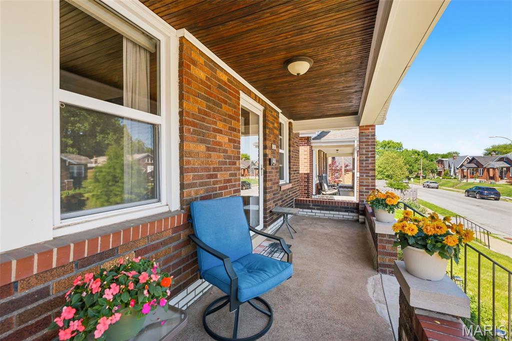 Lynne - Residential