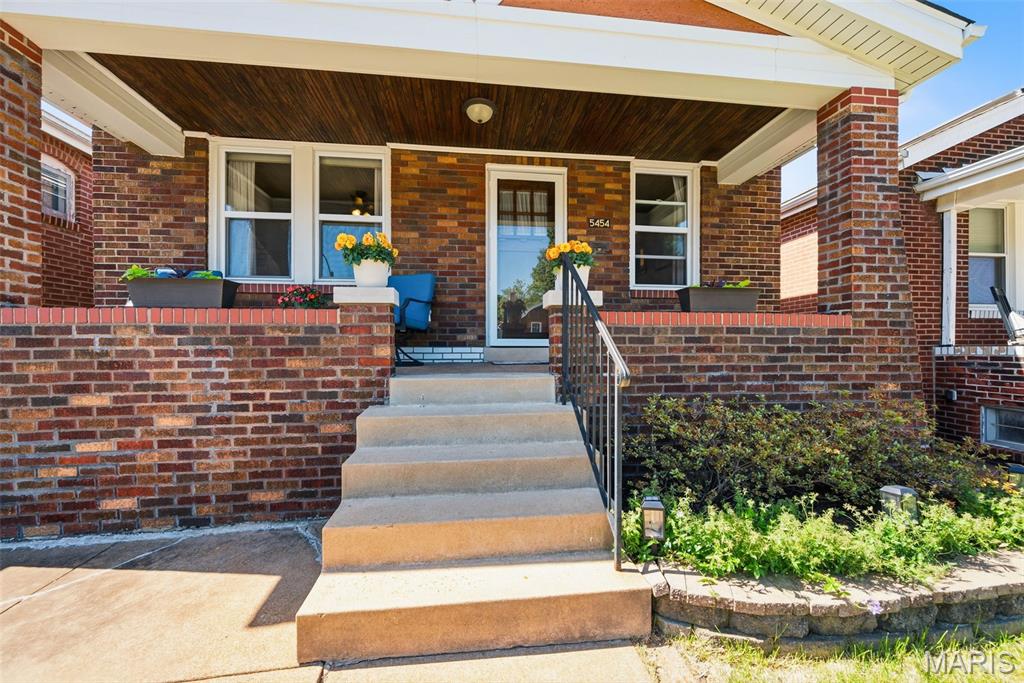 Lynne - Residential