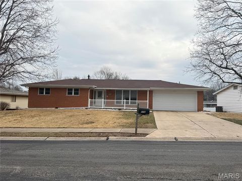 Photo of 524 Rebecca Drive, St Charles, MO 63301 (MLS # 26012215)