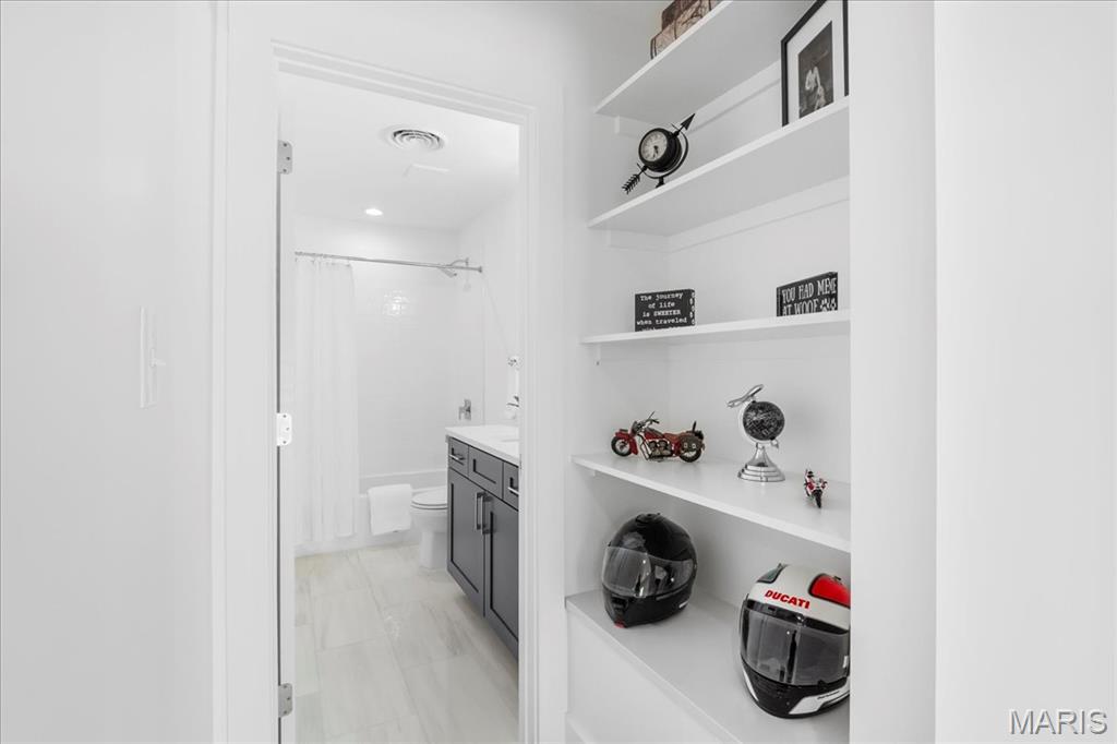 Country Hill Farm 02 - Residential