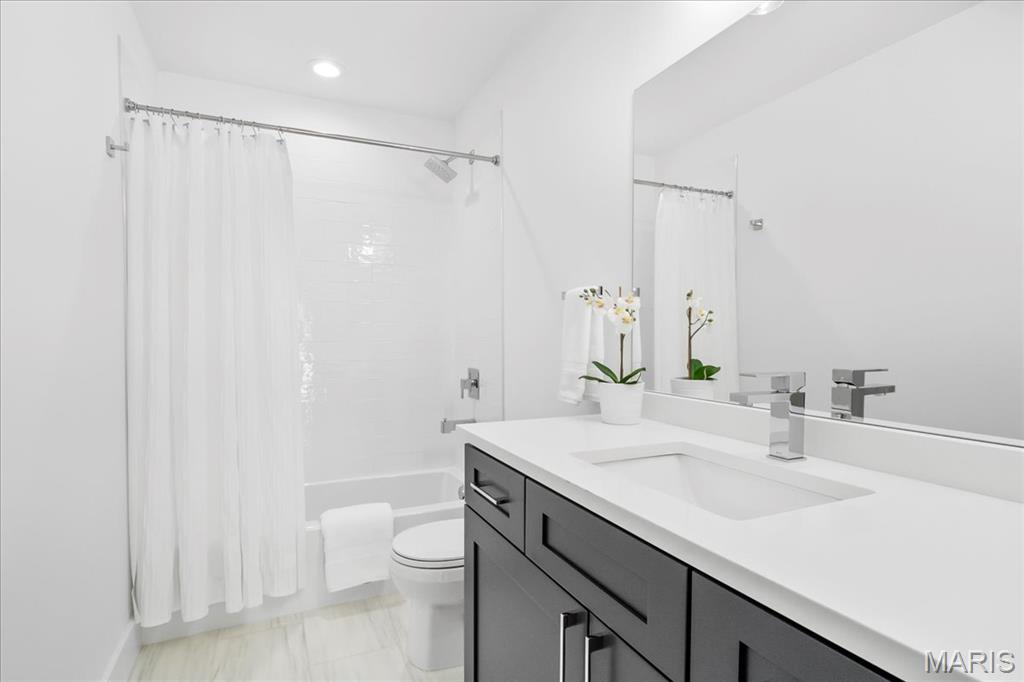 Country Hill Farm 02 - Residential