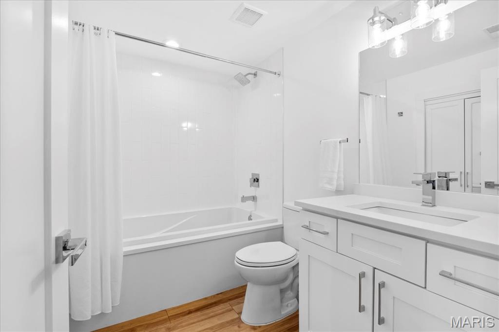 Country Hill Farm 02 - Residential