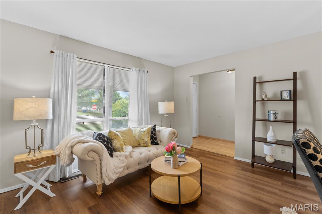 Florissant, Missouri 63034, United States, 3 Bedrooms Bedrooms, ,2 BathroomsBathrooms,Residential,Pending,132520