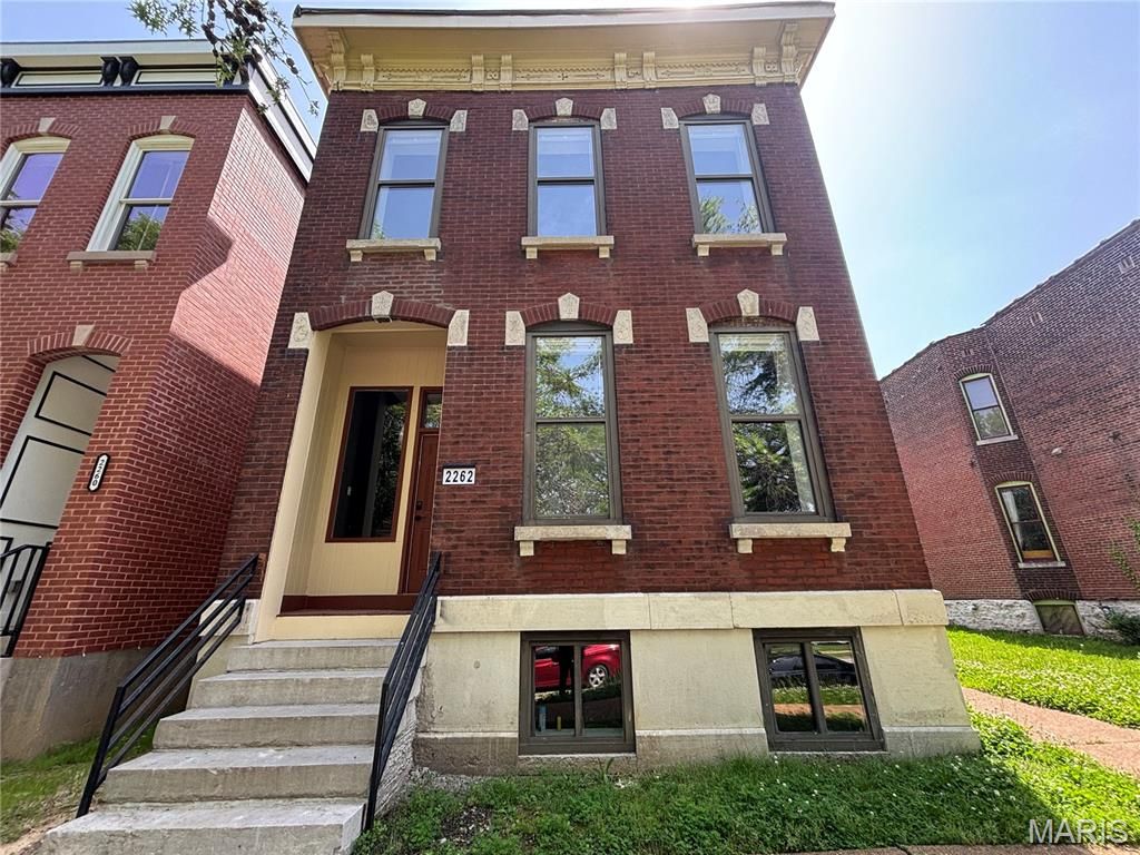 Photo of 2262 S Jefferson Avenue, St Louis, MO 63104 (MLS # 25072985)