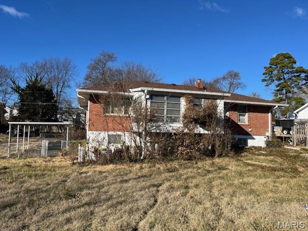Photo of 1908 Korando Avenue, Overland, MO 63114 (MLS # 26003433)