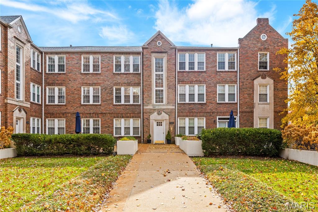 7564 Wydown Boulevard 3B