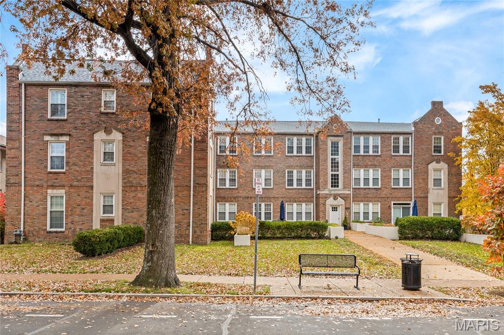 7564 Wydown Boulevard 3B