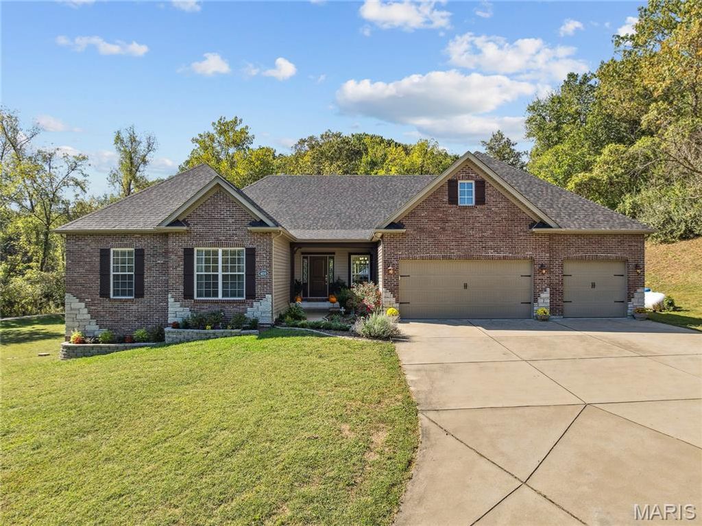 Photo of 409 Griffith Lane, Chesterfield, MO 63005 (MLS # 25036266)