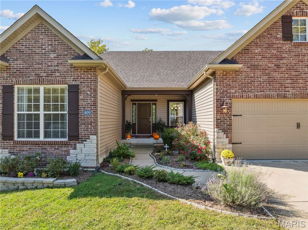 Photo of 409 Griffith Lane, Chesterfield, MO 63005 (MLS # 25036266)
