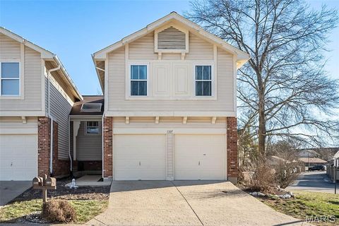 Photo of 1337 Stone Run Drive, Ballwin, MO 63021 (MLS # 25082770)